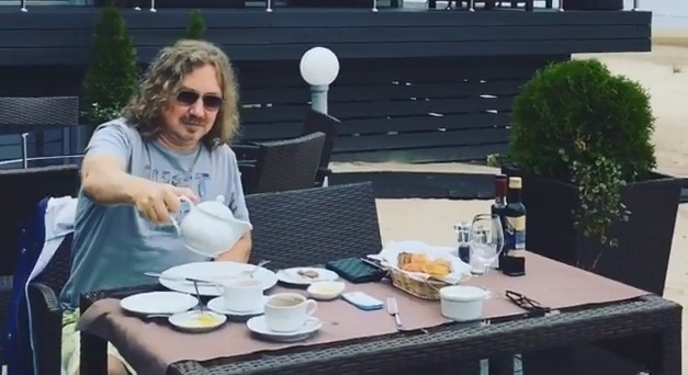 Завтрак на берегу моря в Юрмале Игорь Николаев в Юрмале