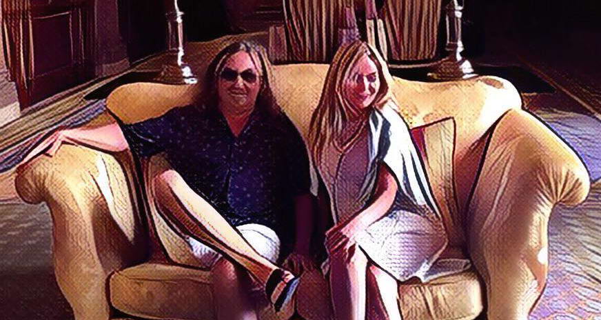 С дочкой Юлей после воскресного бранча Фото сделана в приложении Prisma