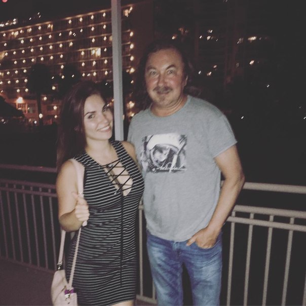 Игорь Николаев с поклонницей ) как тесен мир))) дружище Игорь Николаев тоже тут)))) думаю моя бабушка будет в восторге
