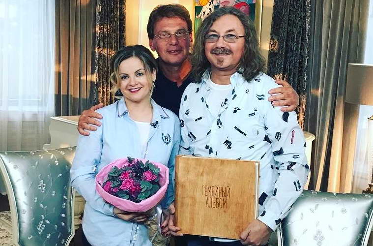 Смотреть телеверсию, выпуск от 18.02.2017 Семейный Альбом Игорь Николаев